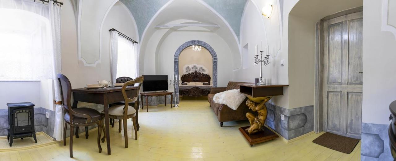 Apartman Charlotte V Dome So Studnou Na Streche Банска-Штьявница Экстерьер фото