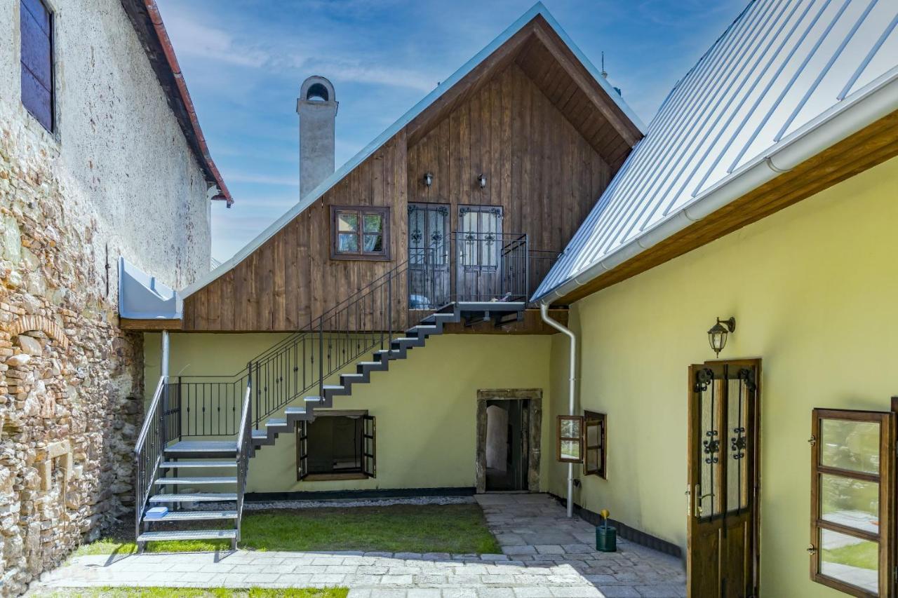 Apartman Charlotte V Dome So Studnou Na Streche Банска-Штьявница Экстерьер фото